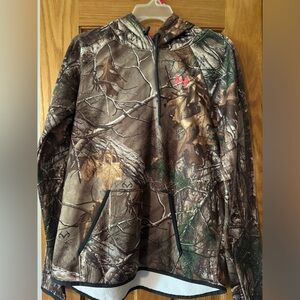 Medium underarmour camo sweatshirt
